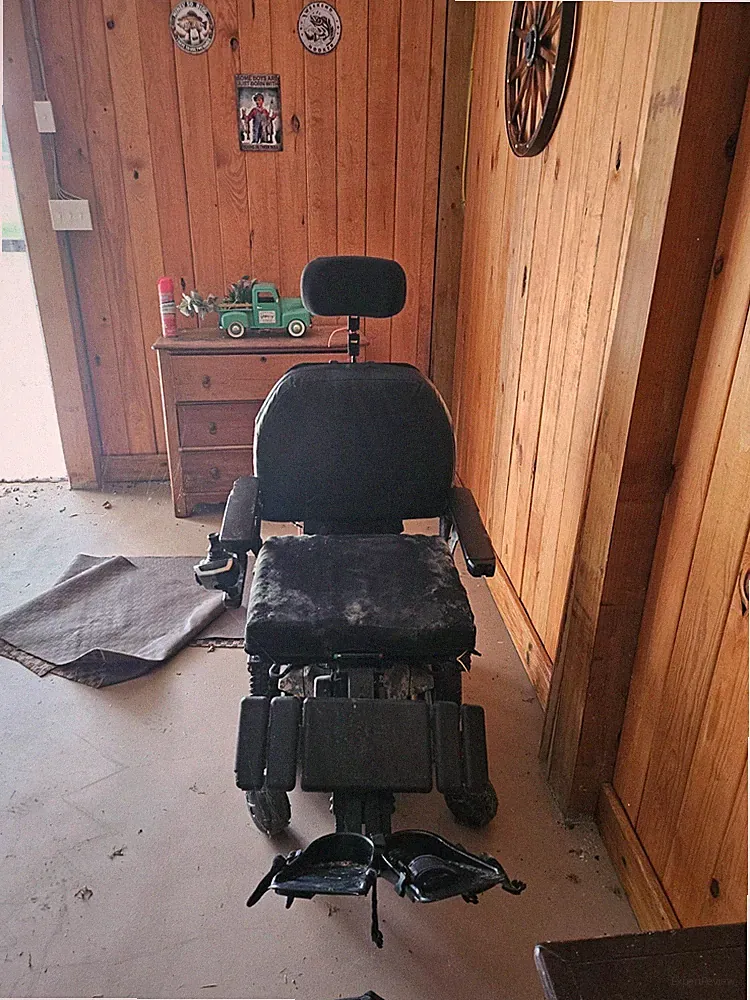Quantum Edge HD Power Mobility Wheelchair Wide seat Good condition Ready To Use